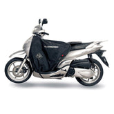 Coprigambe Termoscud®, un coprigambe impermeabile con fodera termica. In uso su scooter. Di TUCANO URBANO.